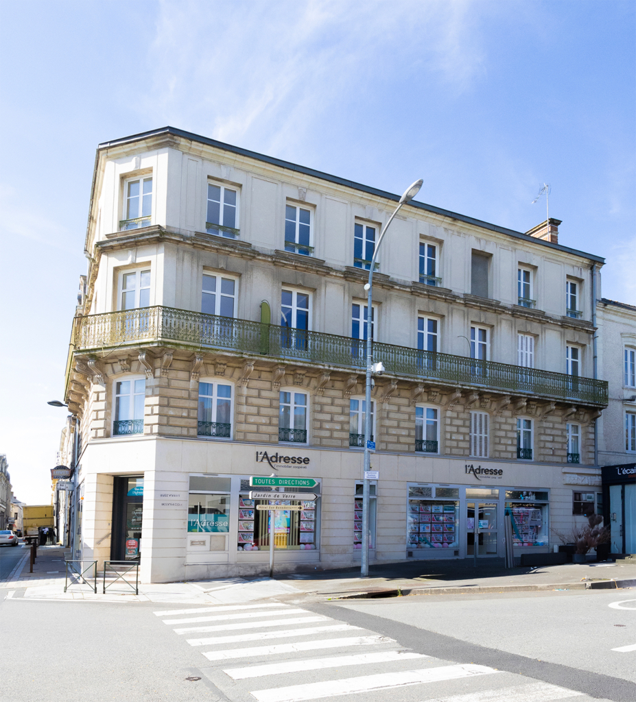 l'adresse