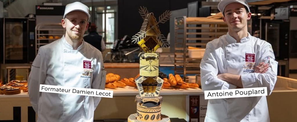 À seulement 20 ans, Antoine Pouplard s’affirme comme l’un des jeunes talents prometteurs de la boulangerie artisanale française. Apprenti à la Boulangerie Aubert, il a récemment décroché la 2e place au concours national des Ambassadeurs du Pain !